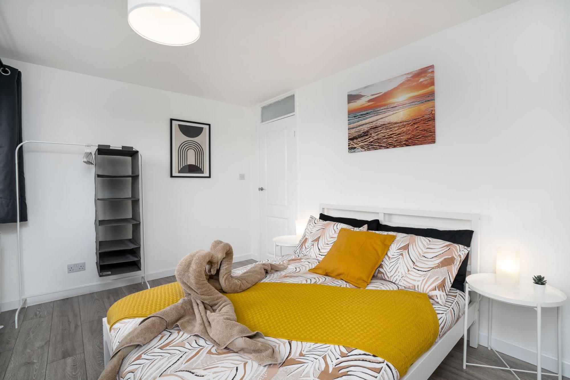 Modern 4 Bed House-Free Parking Apartment Burton  Екстериор снимка
