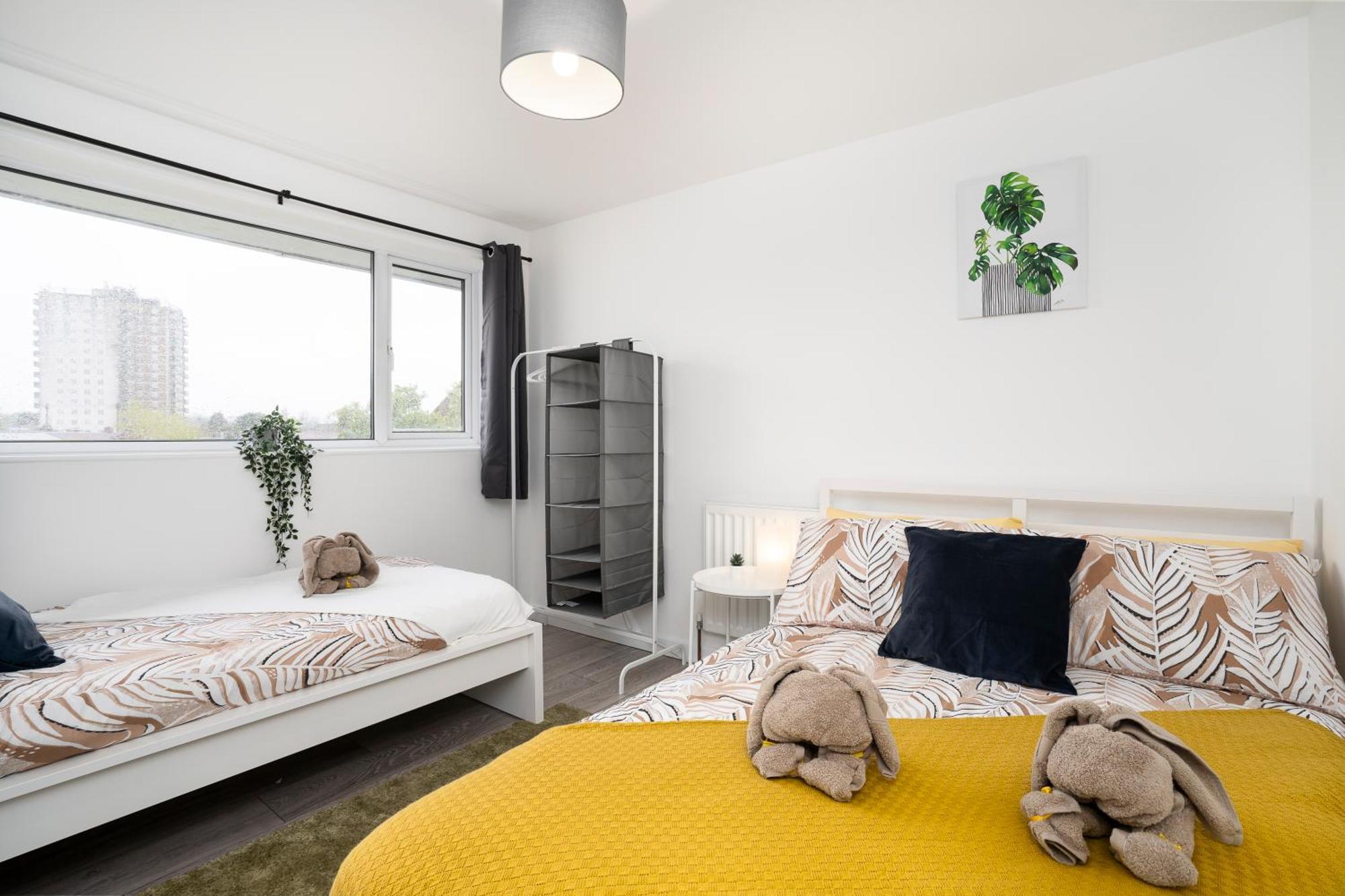 Modern 4 Bed House-Free Parking Apartment Burton  Екстериор снимка